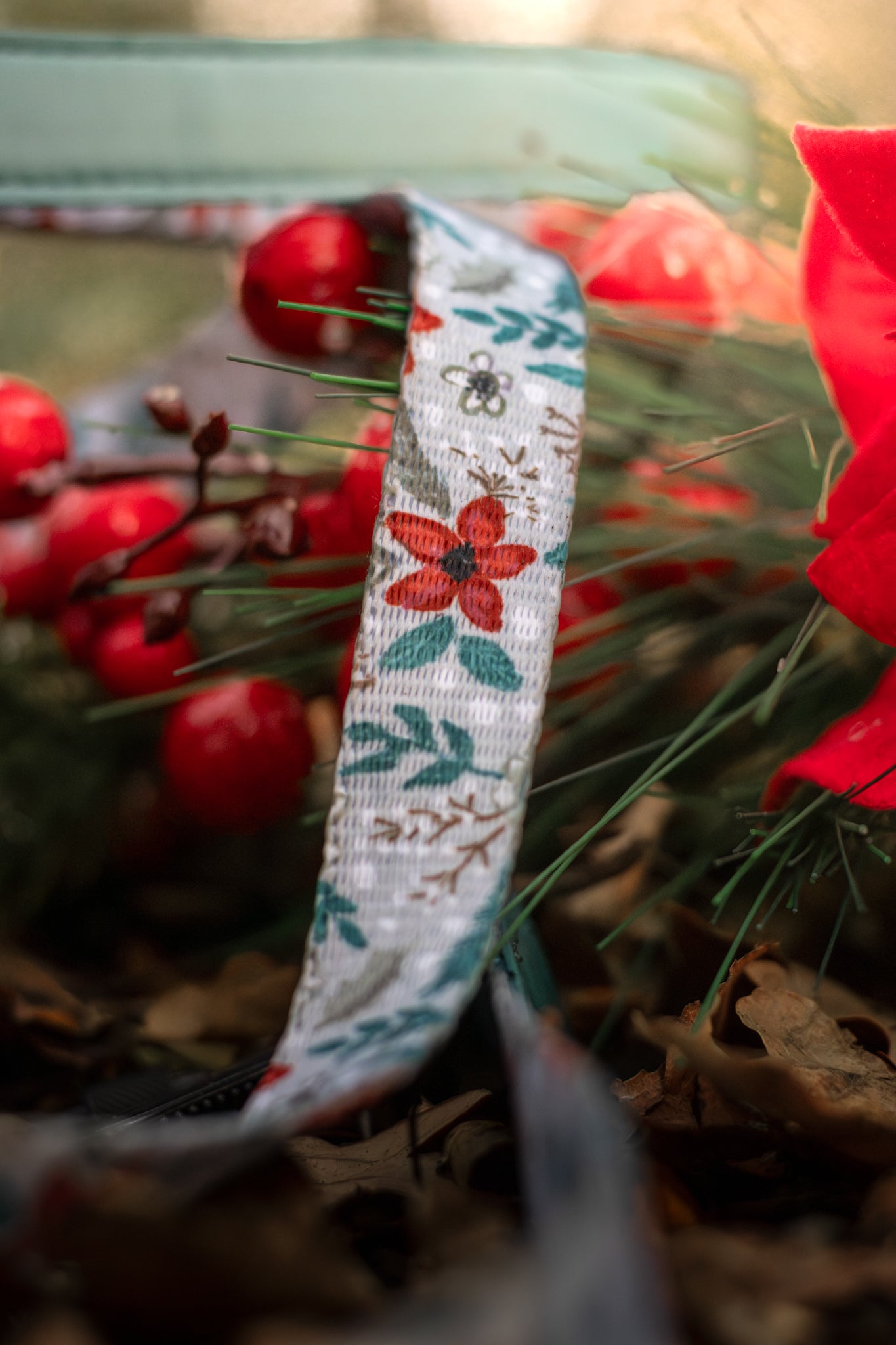 Lead- Poinsettia Wood